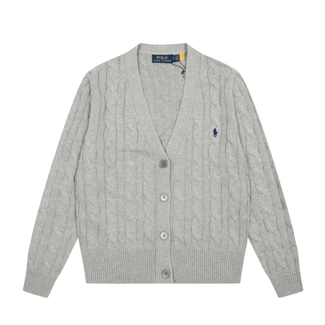 P250 Top quality" Style number: DS113# (not off the shelves all year round) [Ralph Lauren large V-neck solid color pony embroidered logo twist knitted cardigan] ✅Ralph Lauren classic basic versatile goddess style large V-neck knitted cardigan jacket ✅Main supply platform live broadcast Wholesale entities Replenish when out of stock Not off the shelves ✅ZP quality 1:1 version Scan the code to enter the GF website Counter quality ✅Detailed quality is the only one in Guangzhou Imported quality cotton yarn, focusing on high-end, cost-effective, good quality needless to say ✅The version is restored to the original order, the maximum size can be worn up to 160 pounds, loose, comfortable and stress-free ✅The upper body is simple and easy to match, ootd must-have style, good-looking clothes are never picky, a must-have in the goddess' wardrobe. Size: S-XL Color: Black White Gray Light Blue Khaki Pink Yellow Chinese Red Navy Blue White Label Navy Blue Red Label